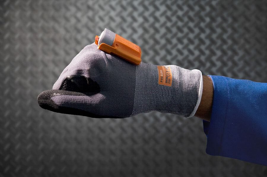 Germany: DB Schenker Starts Using Intelligent Scanning Glove in Eching Warehouse